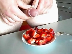 Erdbeeren mit Sahne!