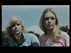 Classic 1975 - hot chicks - 01